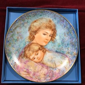 Edna Hibel 1984 Mother’s Day Plate - Abby and Lisa